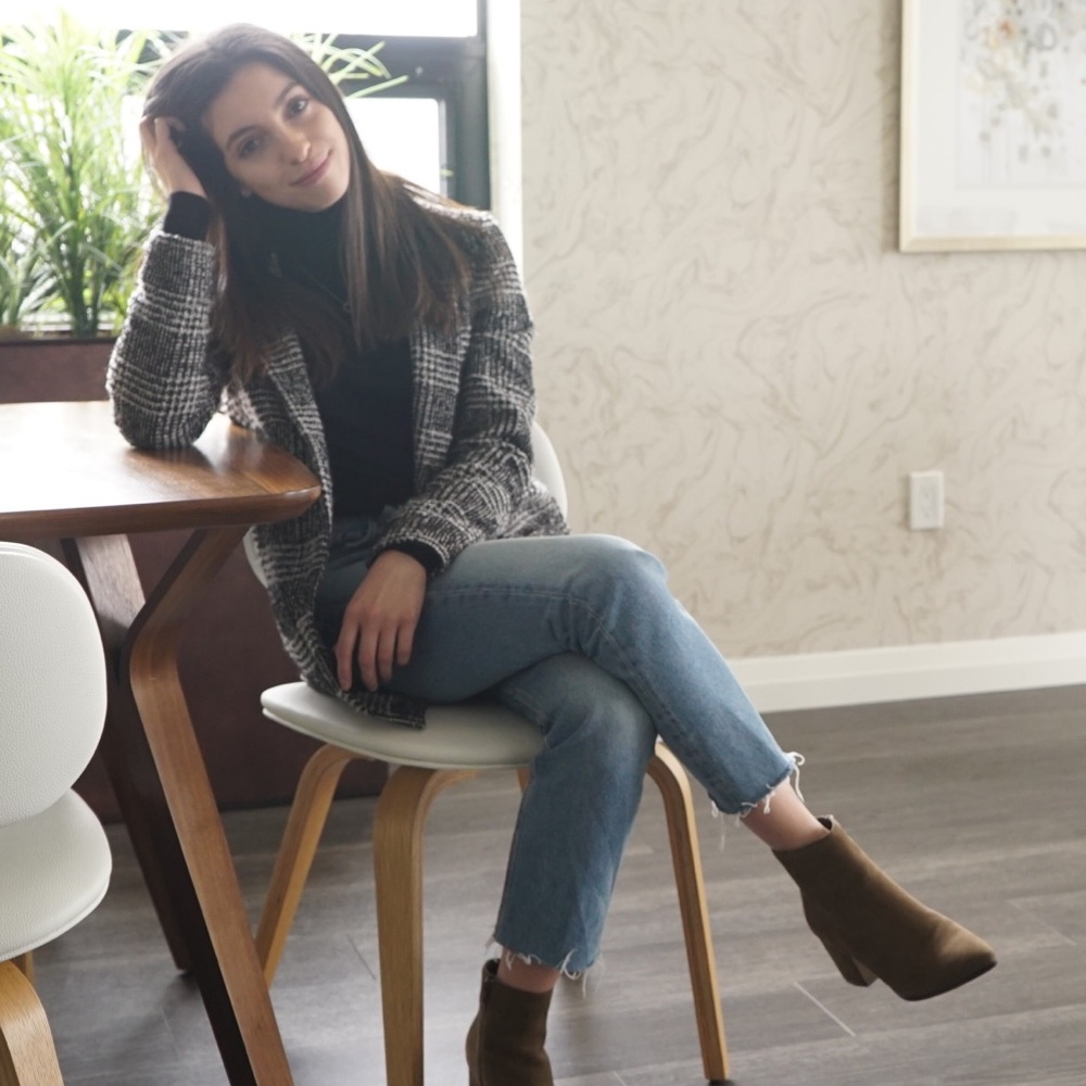 Meet your Posher, Amira